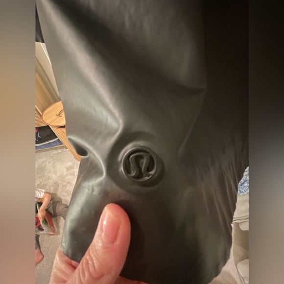 Lululemon Into the drizzle waterproof rain coat - Picture 8 of 8